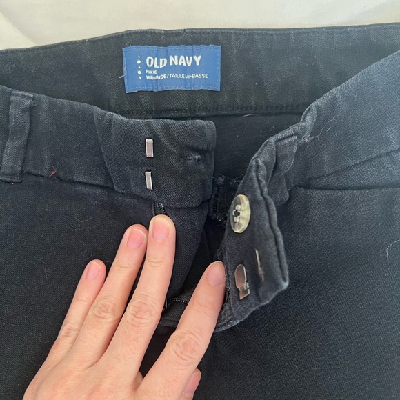 Black Old Navy Mid Rise Pixie Skinny Ankle Pants - Picture 3 of 7